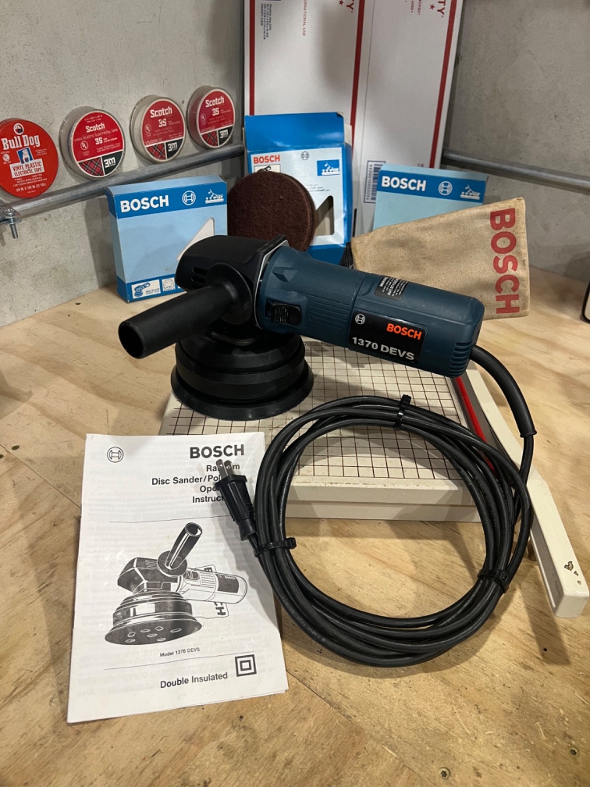 Bosch 1370 DEVS 6" inch VS Random Orbit Sander, Dust Bag, Sanding Discs