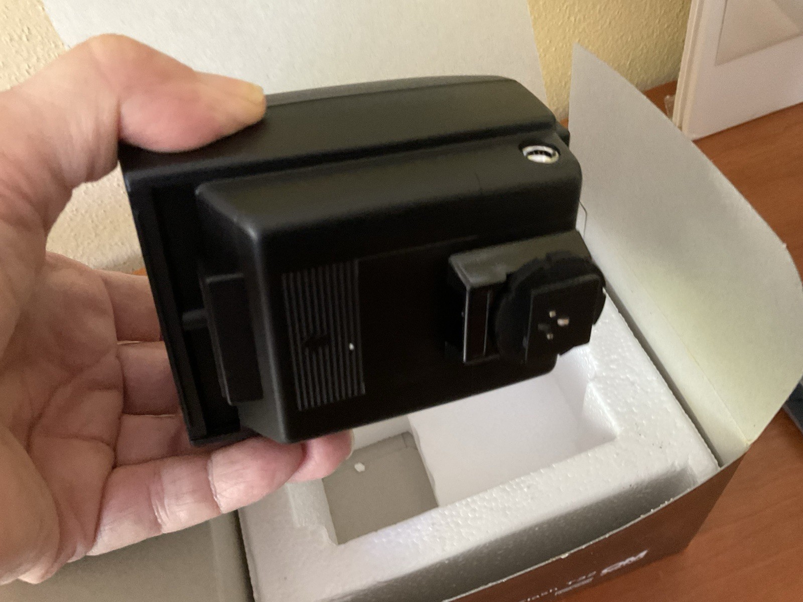 OLYMPUS OM System Electronic Flash Zoom Adapter T 32 - New In Box