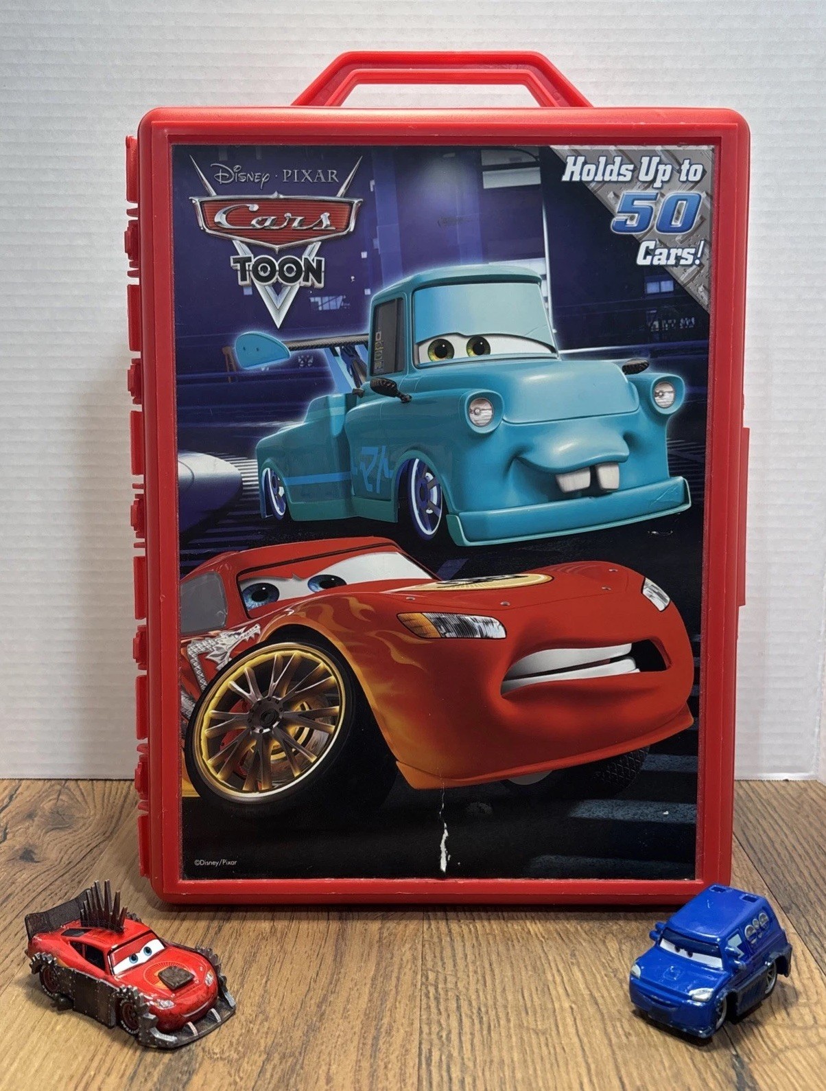 Disney Pixar Cars Toon 50 Car Carrying Case And 2 Cars /Tara Toy Corp Red