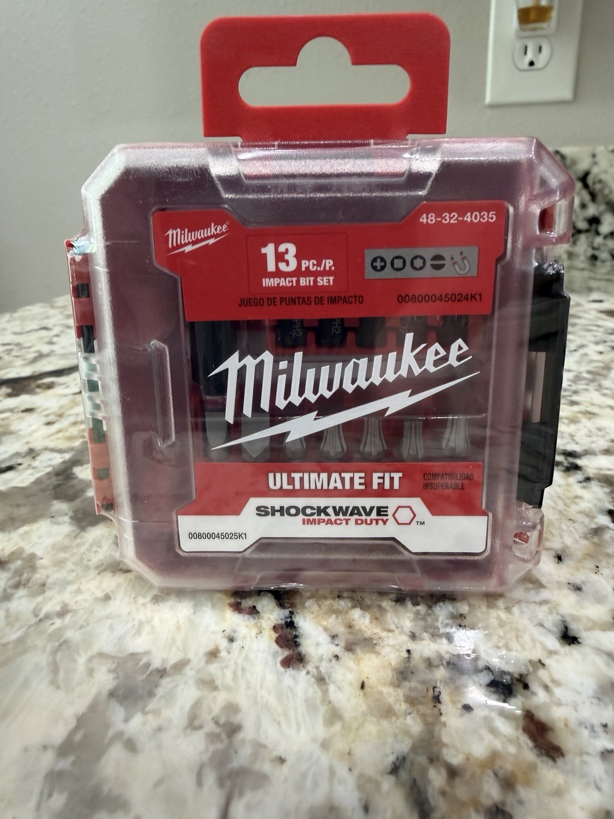 Milwaukee SHOCKWAVE Impact Duty 13pc Impact Bit Set Magnetic Holder 48-32-4035