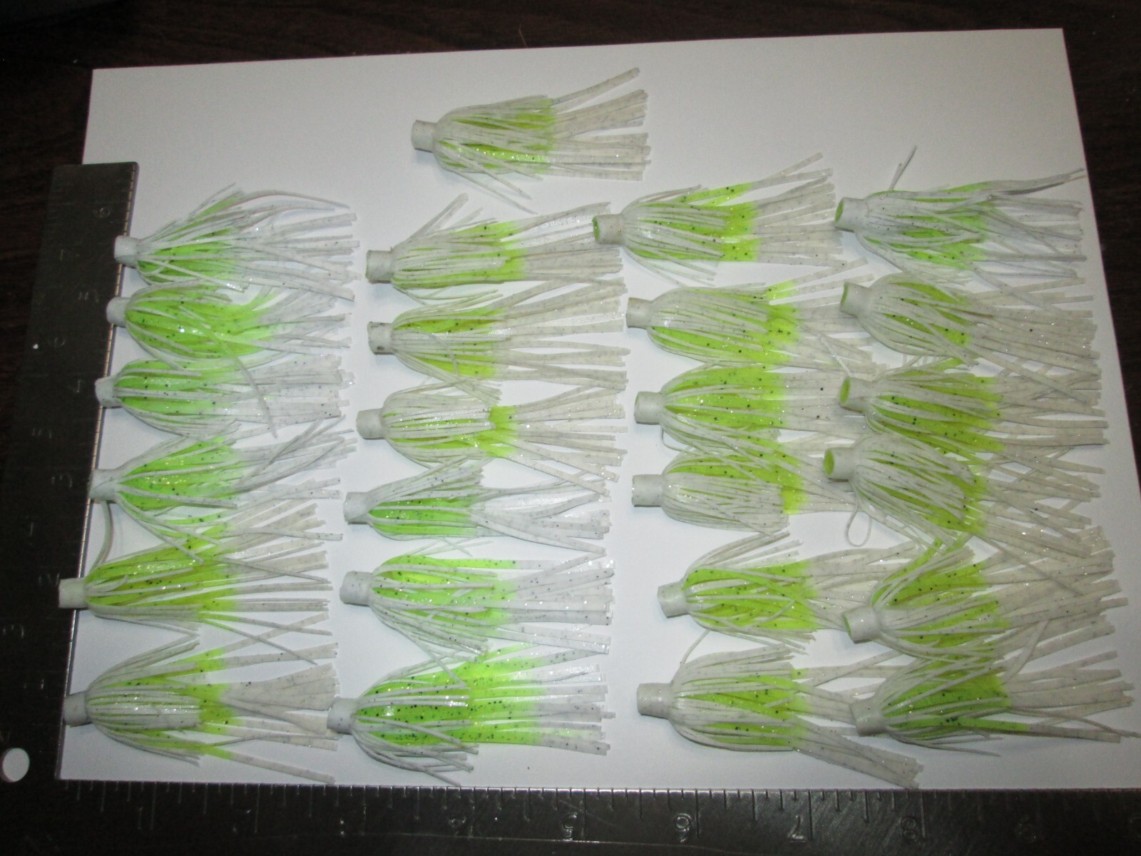 25 - QUICK CHANGE SILICONE RUBBER SKIRTS - 2 1/2" LONG - GREEN & WHITE *,,
