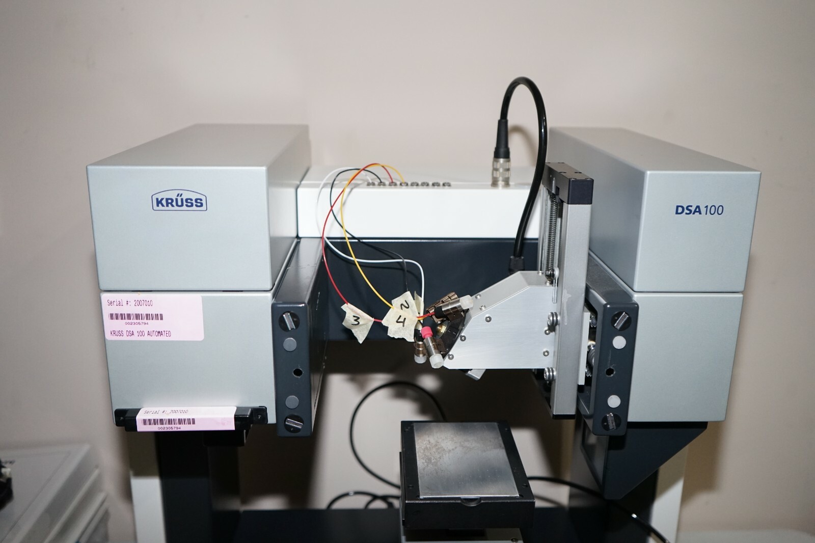 ^ Kruss DSA 100 Drop Shape Analyzer