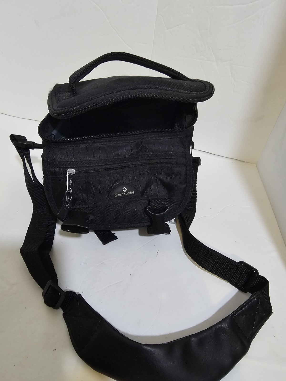 Samsonite Padded Camera Case with Shoulder Strap Travel Case Black