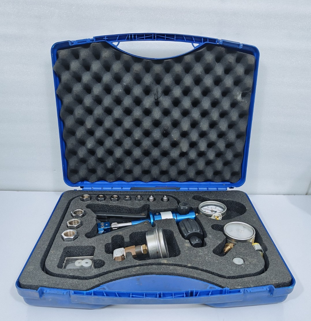 SIKA P60 Hand Held Test Pump Max. Pressure 60bar / 900psi Germany