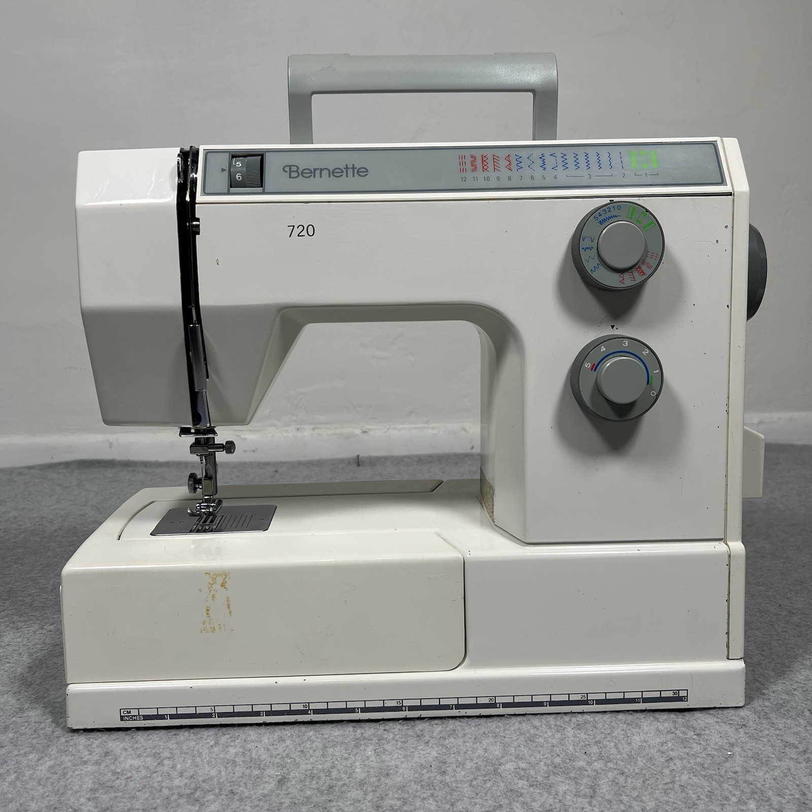BERNETTE 720 Sewing Machine Heavy Duty 200 B W/ Cover READ