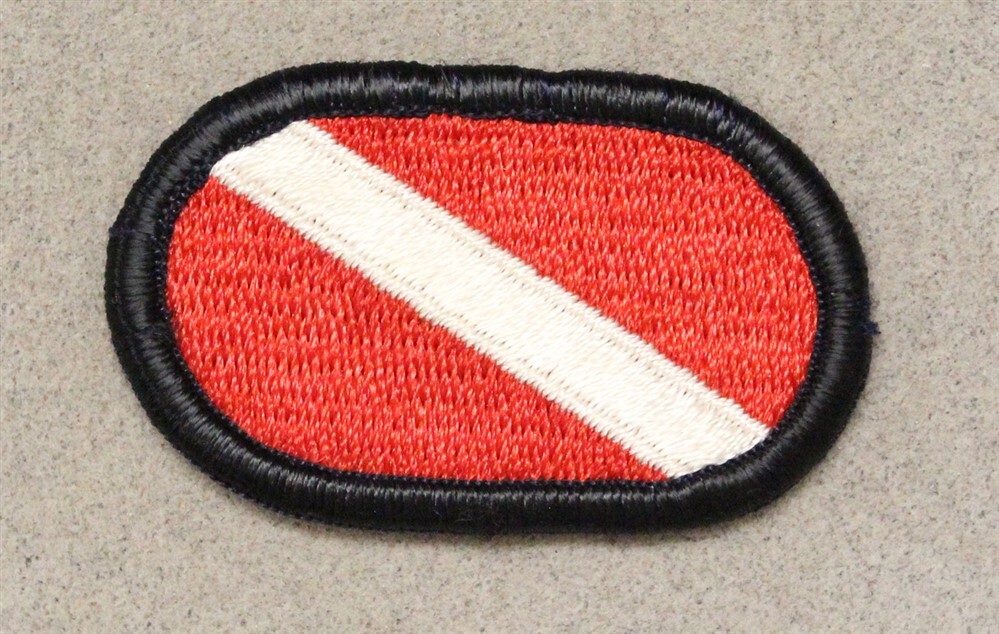 Airborne Oval Patch 966: 82nd Personnel Service Battalion - merrowed edge