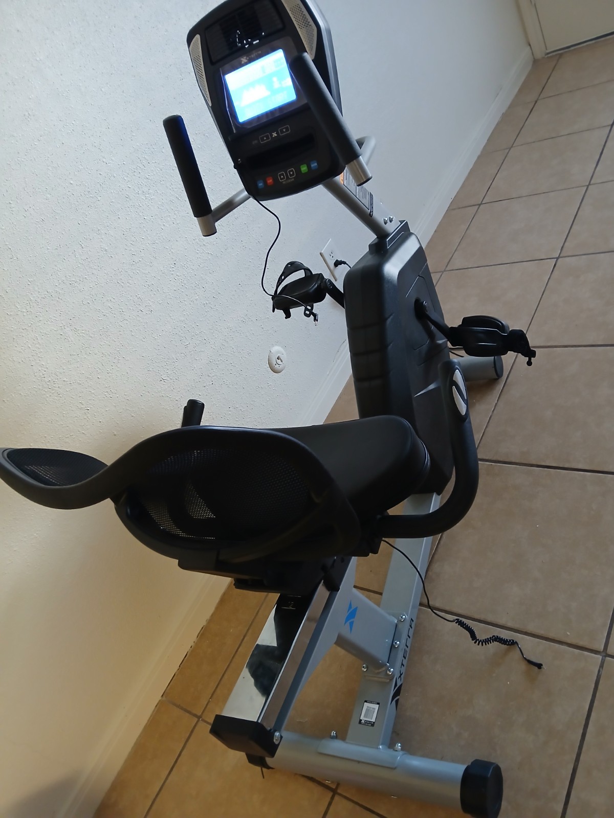 XTERRA Fitness SB2.5r Recumbent Exercise Bike LCD Display Adjustable Seat