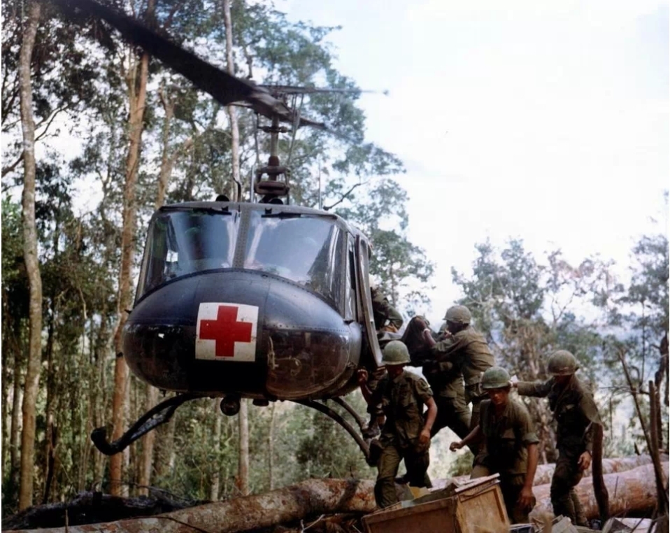 Color Photo US Army UH-1 Huey Helo Medevac Mission  Vietnam War  /5212