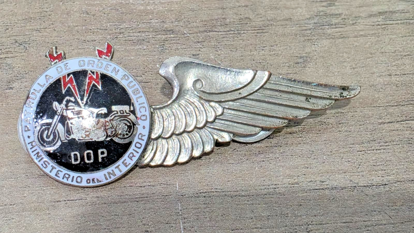 RARE BADGE WING MOTORIZED NATIONAL POLICE DEPARTMENT Motorcycle BATISTA 1950's