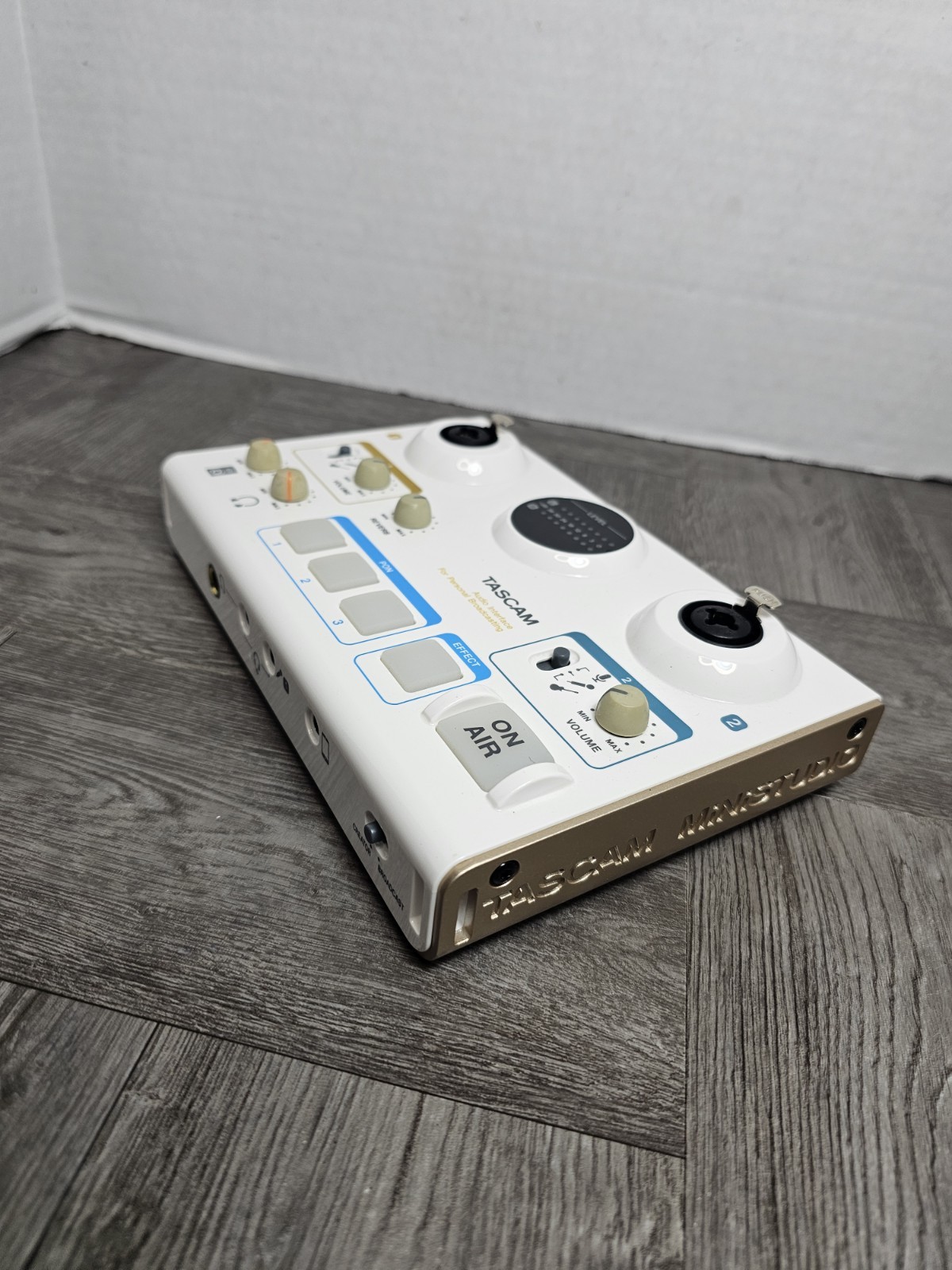 Tascam US-42 Ministudio Creator USB Podcasting Interface