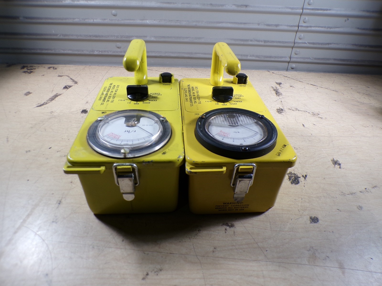 x2 VICTOREEN CDV-715 MOD. 1B /IA RADIATION DETECTOR