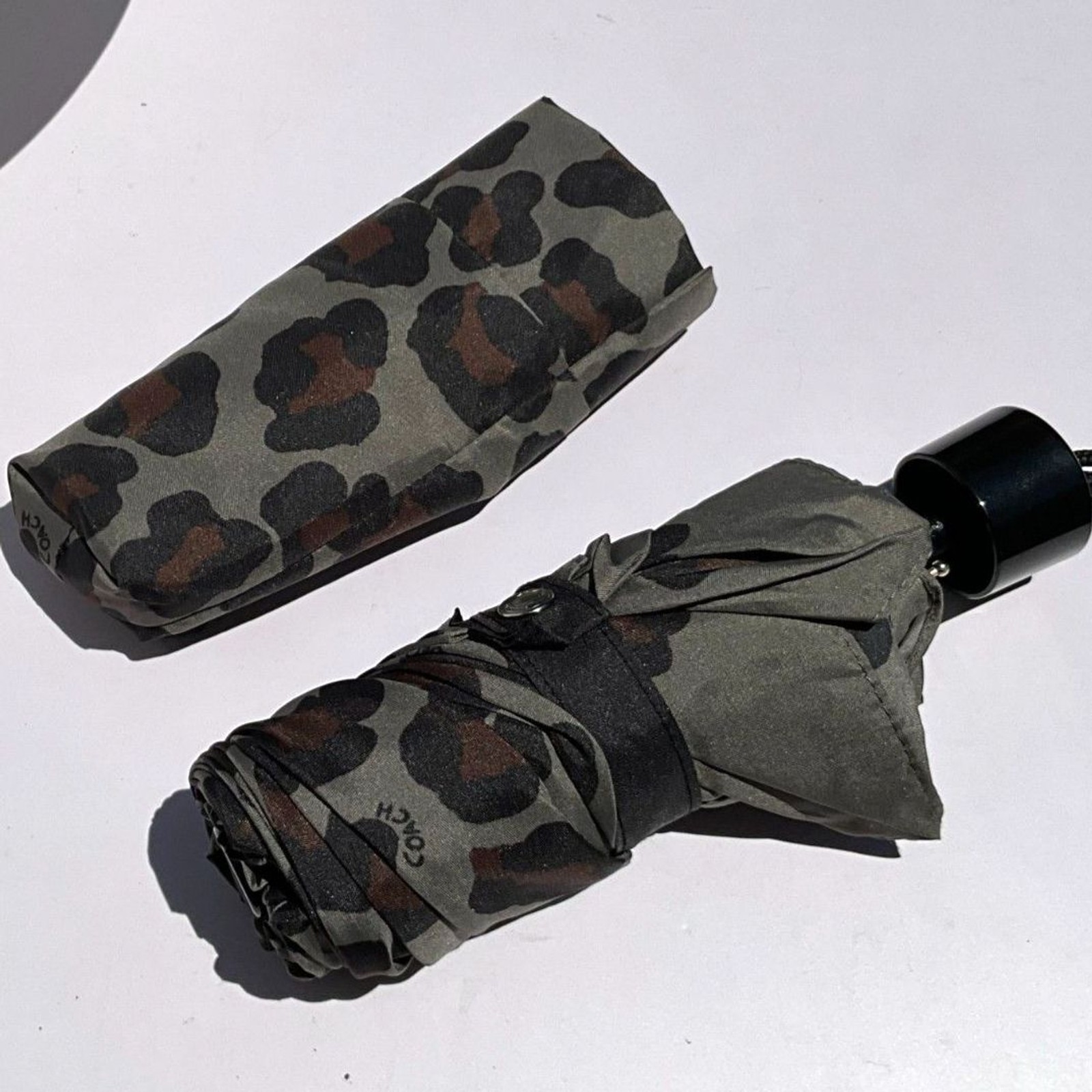 Coach Ocelot Print Compact Folding Umbrella Auto Open w/ Matching Sleeve NWT