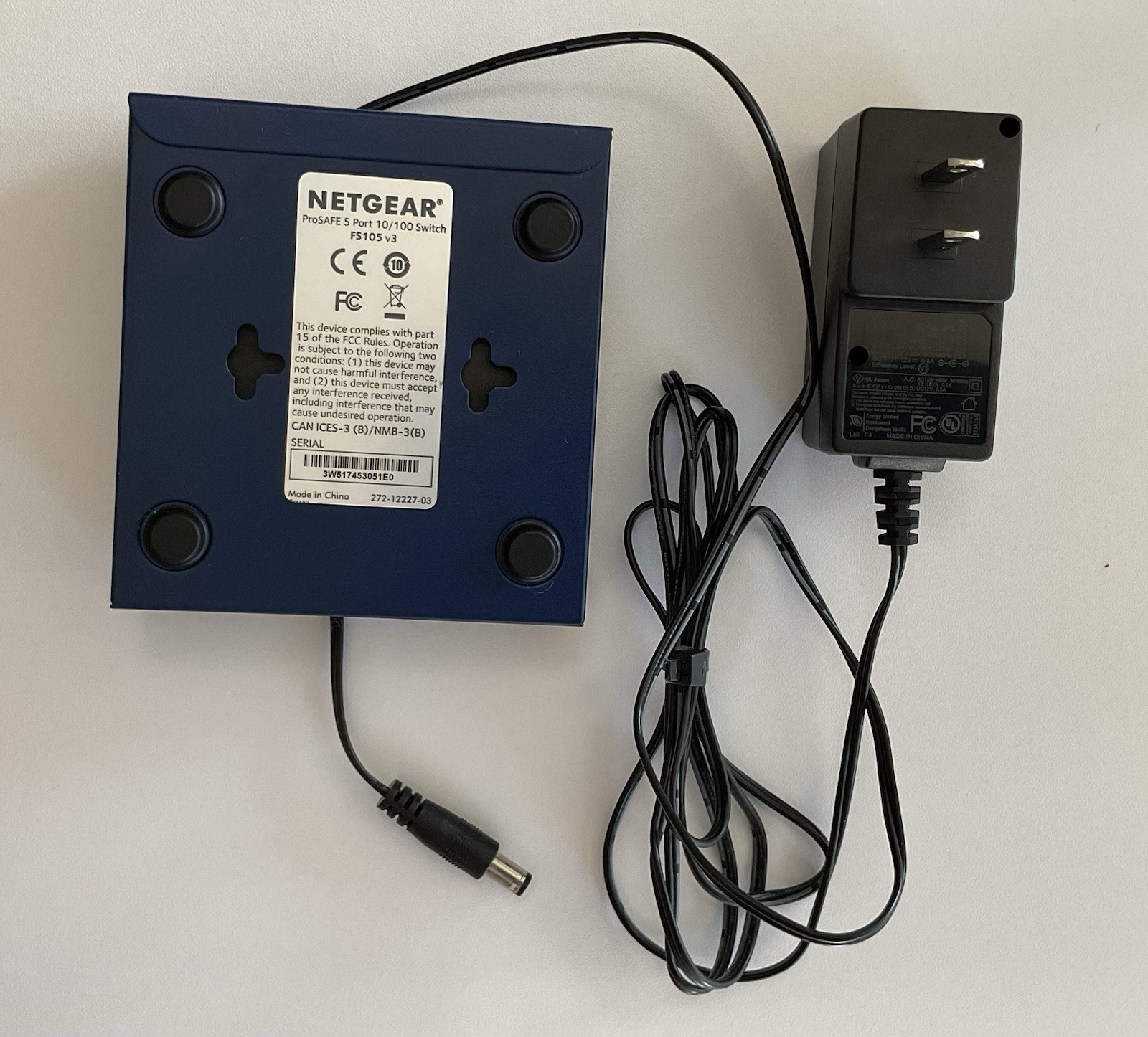 NETGEAR FS105 - 10 / 100 Mbps Fast Ethernet Network Switch w/AC Adapter