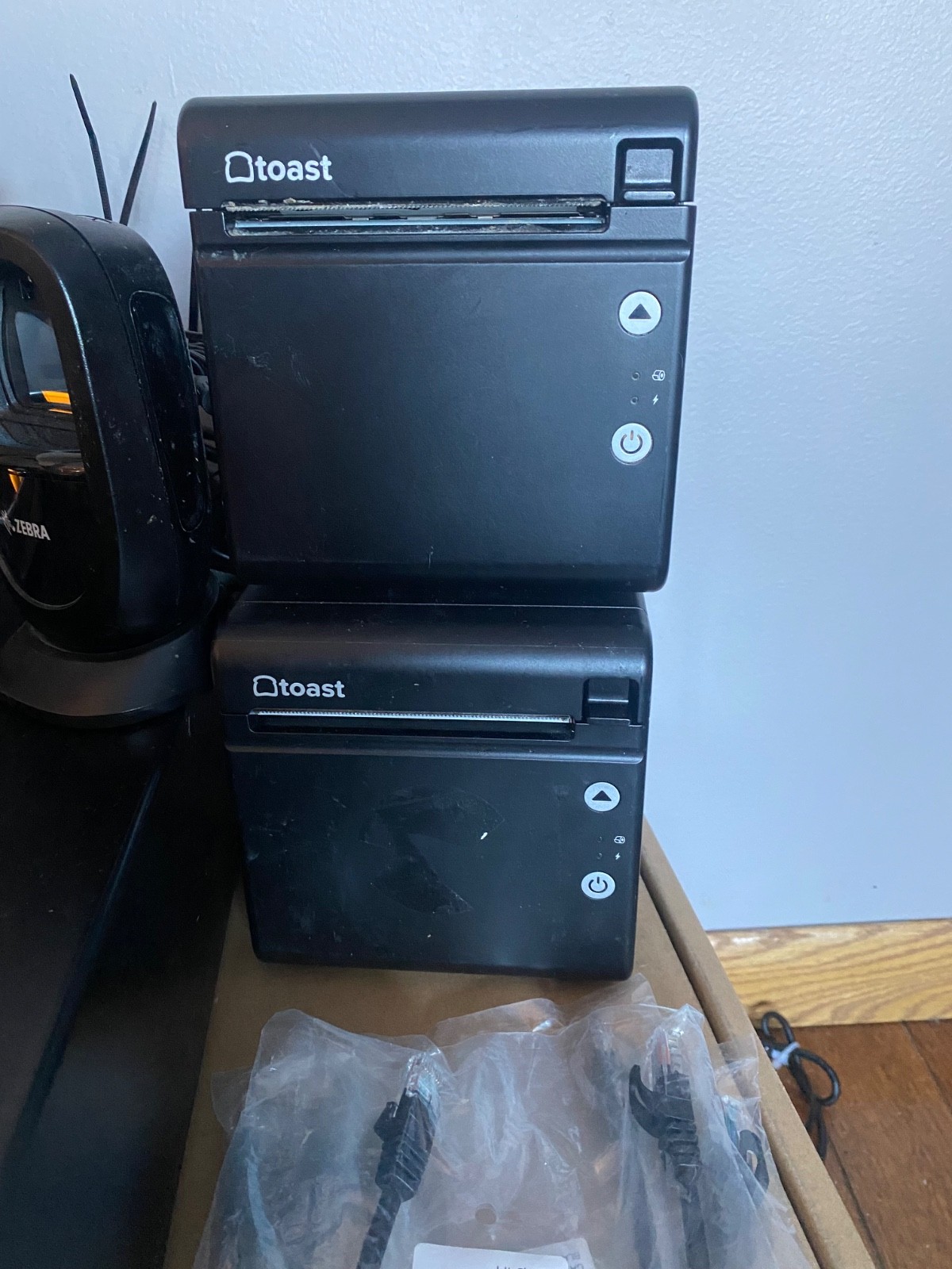 Toast POS System 14" TOUCHSCREEN, Card Reader, ROUTER, 2 PRINTERS, CASH DRAWER