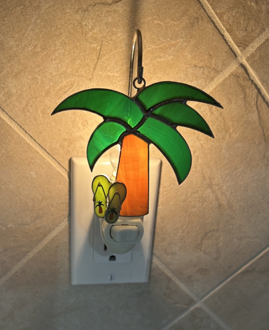 Switchables Stain Glass Night Light w Palm Tree FlipFlop Cover Rotating Plug In
