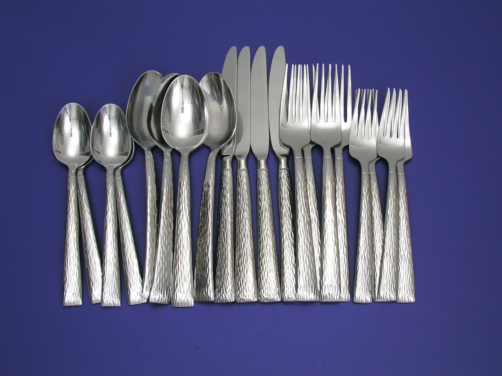 20 PCS HAMPTON ARGENT BROCADE STAINLESS FLATWARE (4) PLACE SETTINGS - VERY NICE