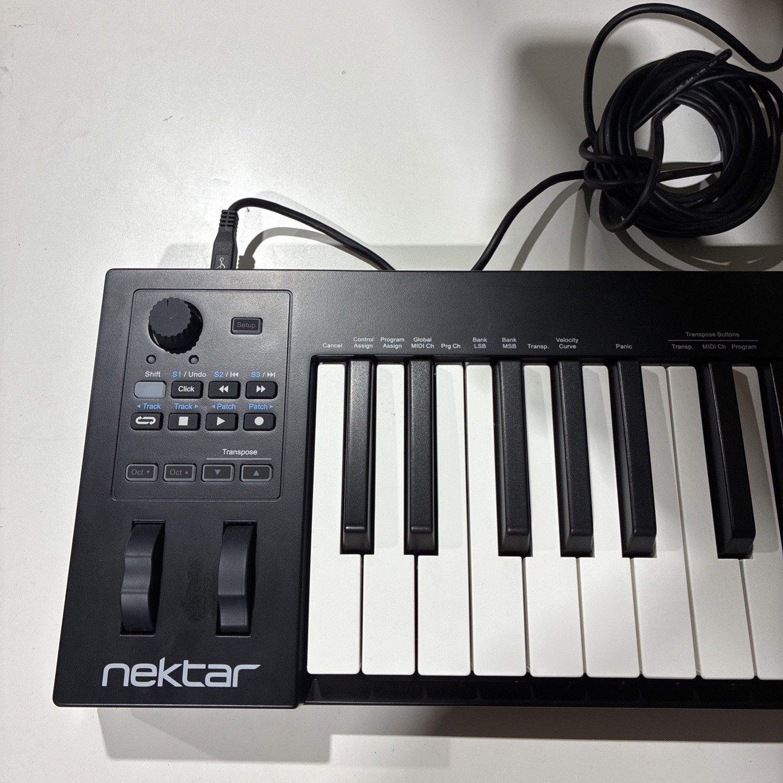 Nektar Impact GX61 Keyboard Controller 61 Key USB MIDI cables DAW Integration