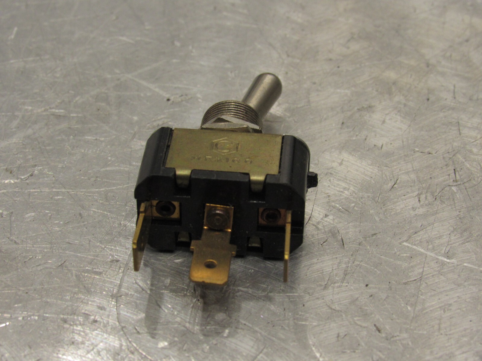 Double-Pole/Single-Throw Toggle Switch On-on on-off 12-24V Heavy-Duty DPST