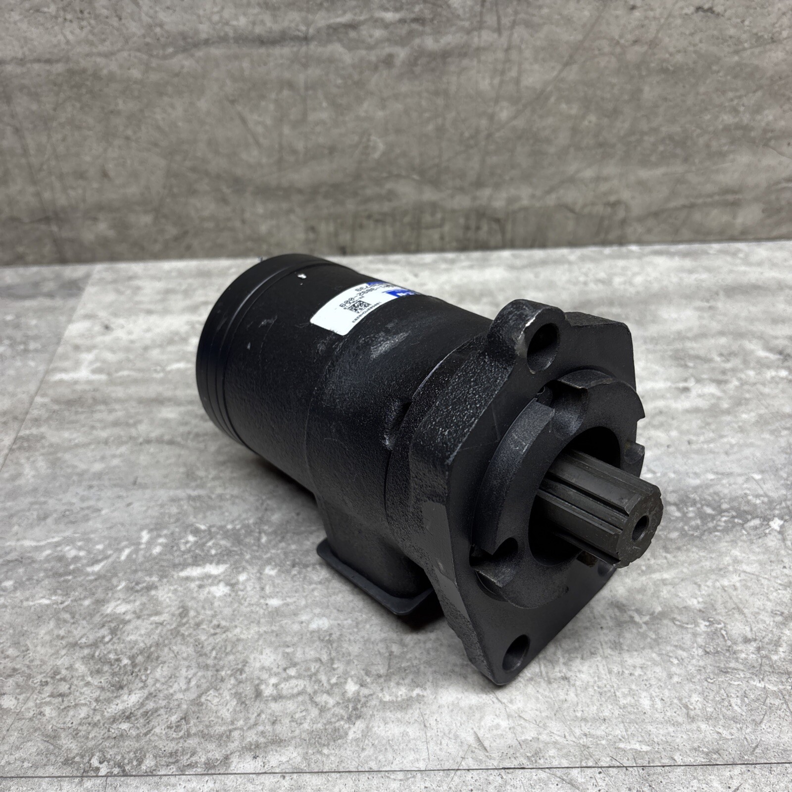 OEM Eaton Char-Lynn 101-3892-009 Hydraulic Motor, 6838739, New