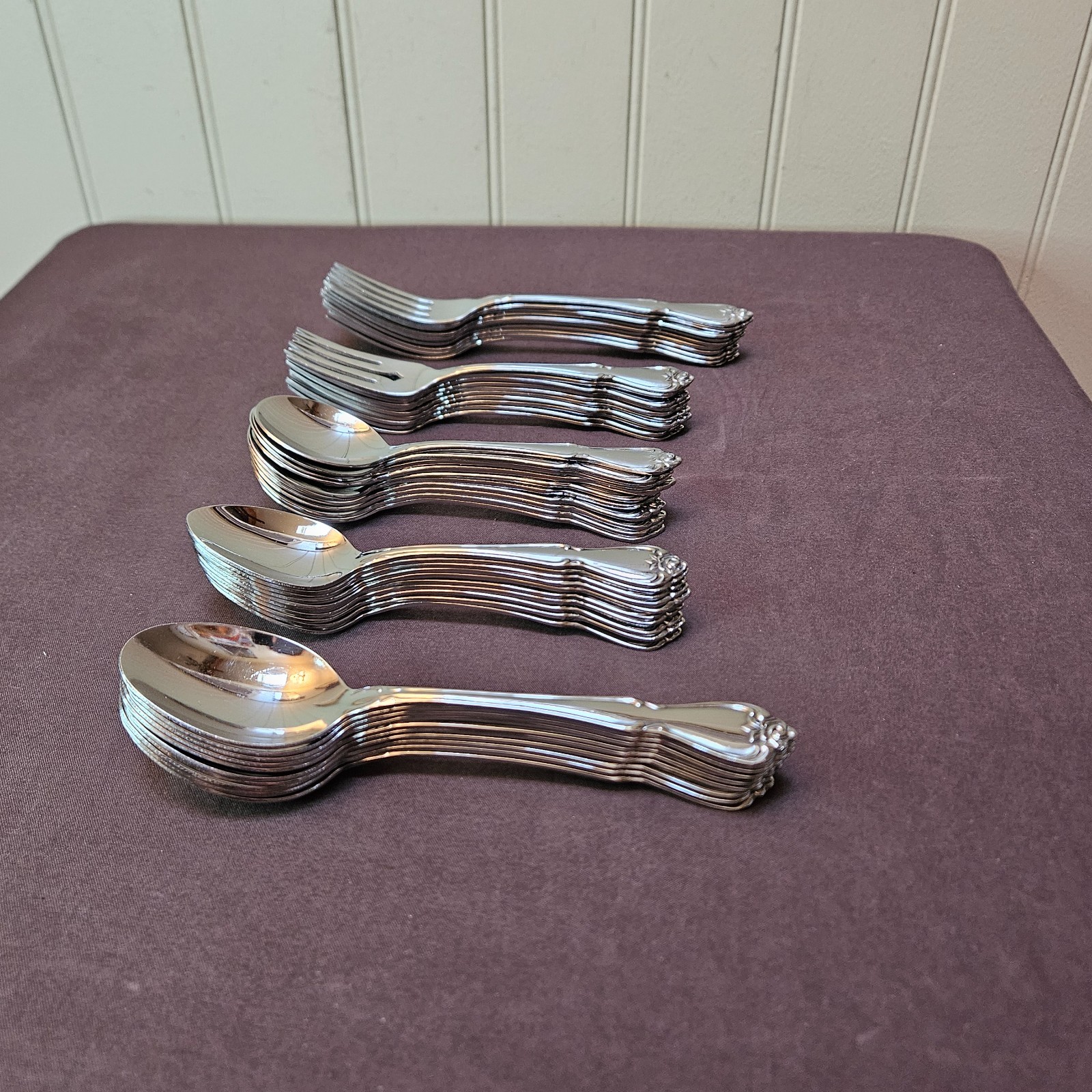Onieda ARBOR ROSE Stainless Flatware 65 Piece 10ea 6 pc Place Settings 5 Serving