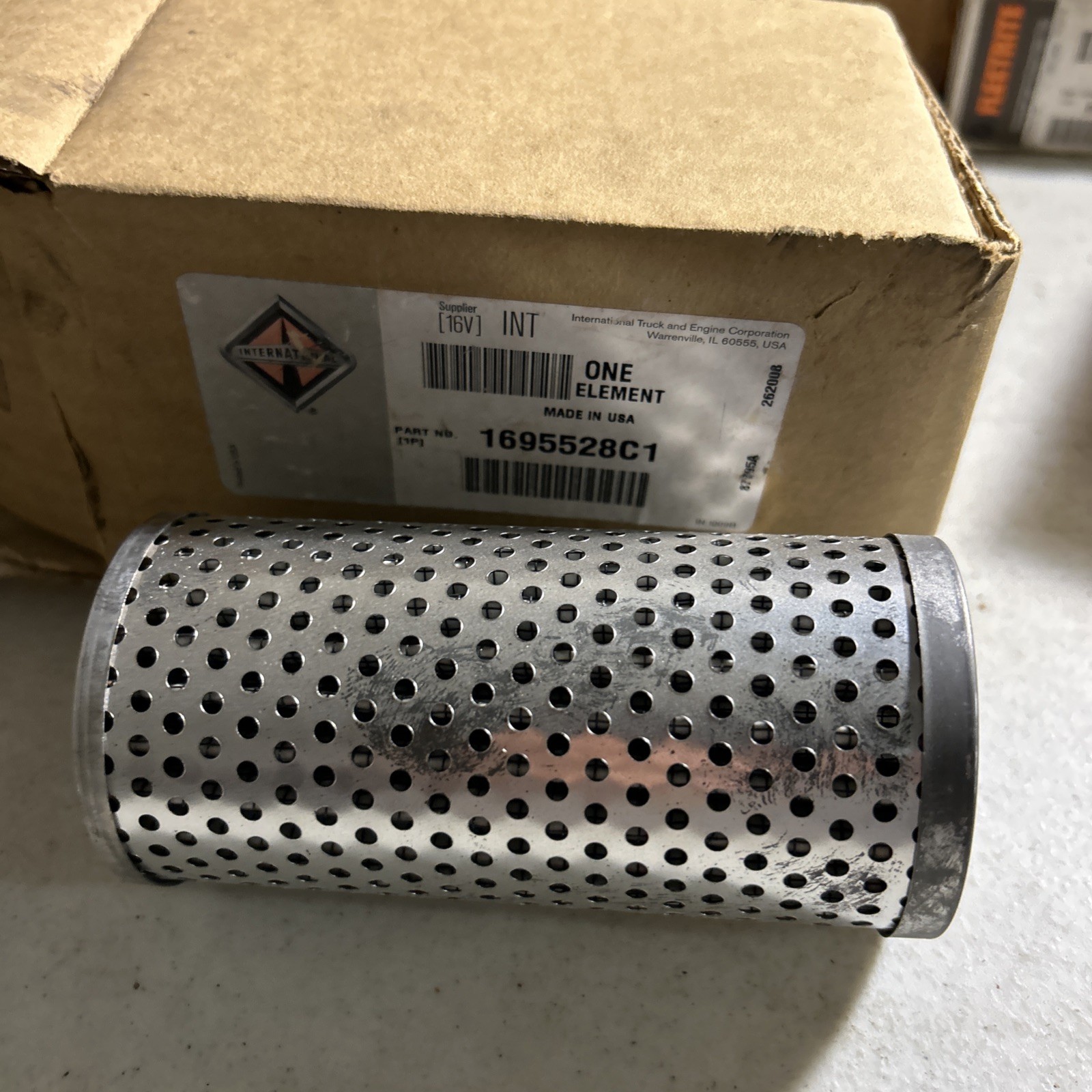 International 1695528C1 Filter Element