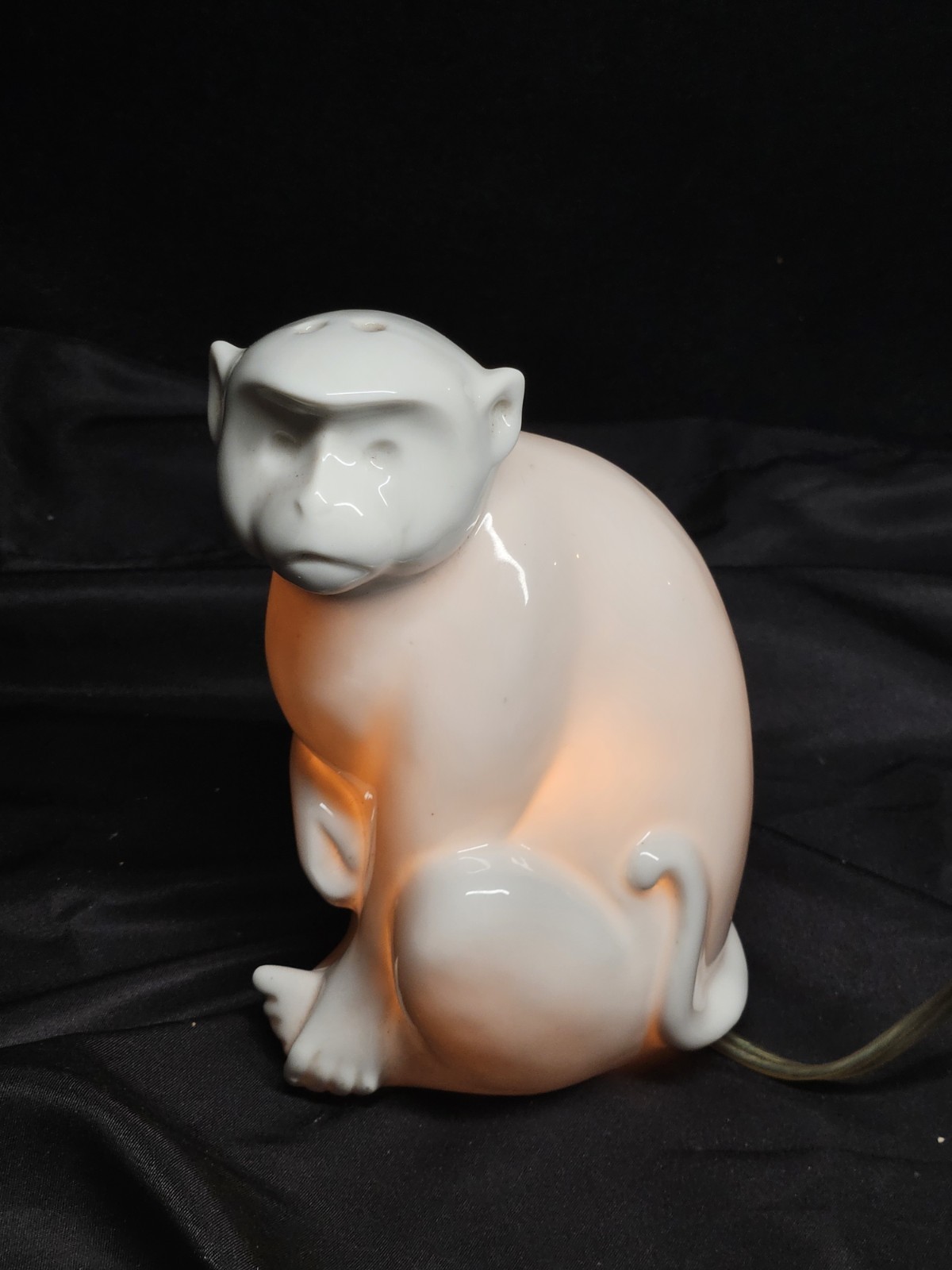 Vintage 1981 Japan Seated MONKEY NIGHT LIGHT Table Lamp Ceramic Monkey 6" tall