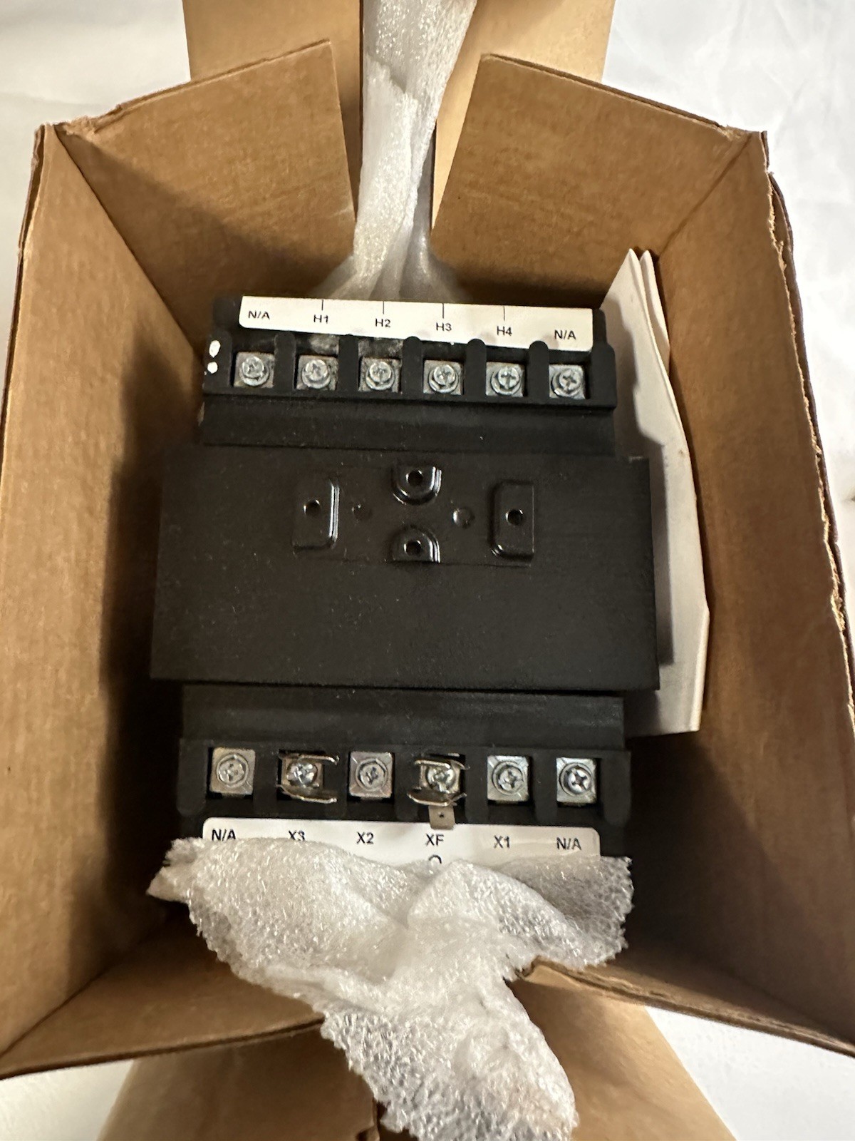 Micron B075LP7JK Power Transformer 75VA 50/60Hz 120/240V to 24V Panel Mount