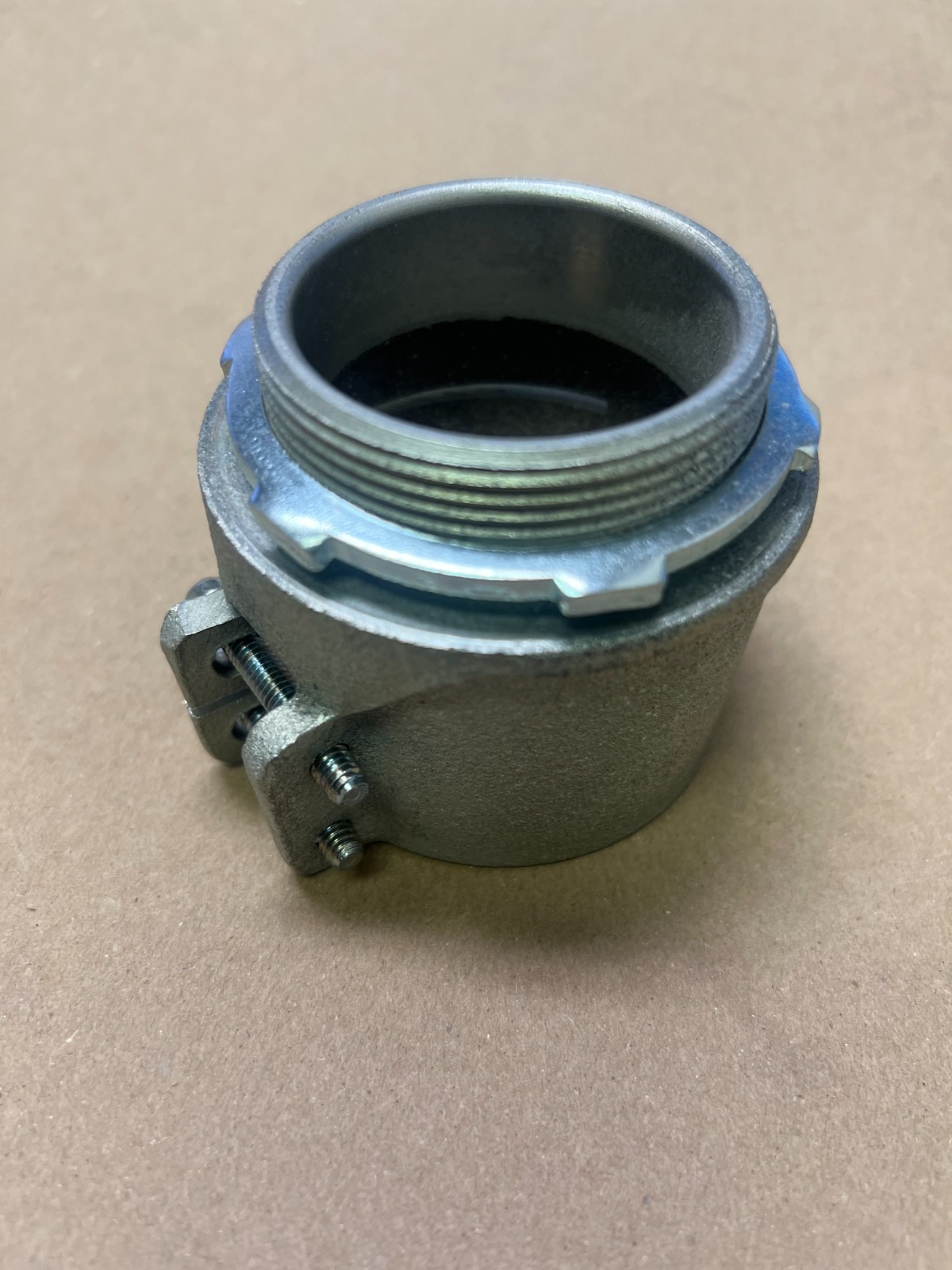 Crouse-Hinds 713, 2", Malleable Iron, M/C Flex Conduit Connector, 1 pc
