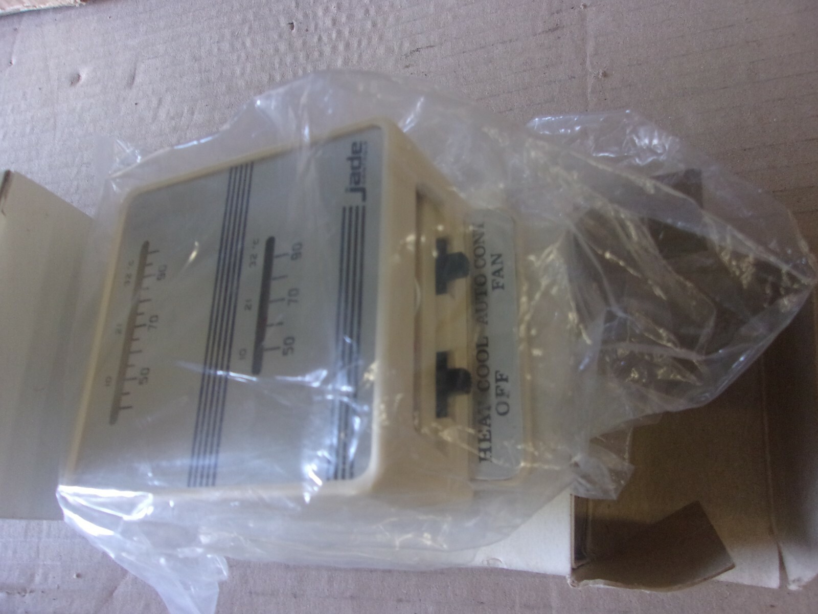 JHC22W8 JADE THERMOSTAT HEAT COOL OFF AUTO CONT. FAN