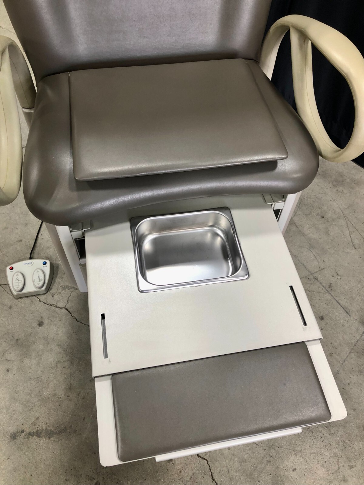 Brewer 6500 Access High-Low Exam Table