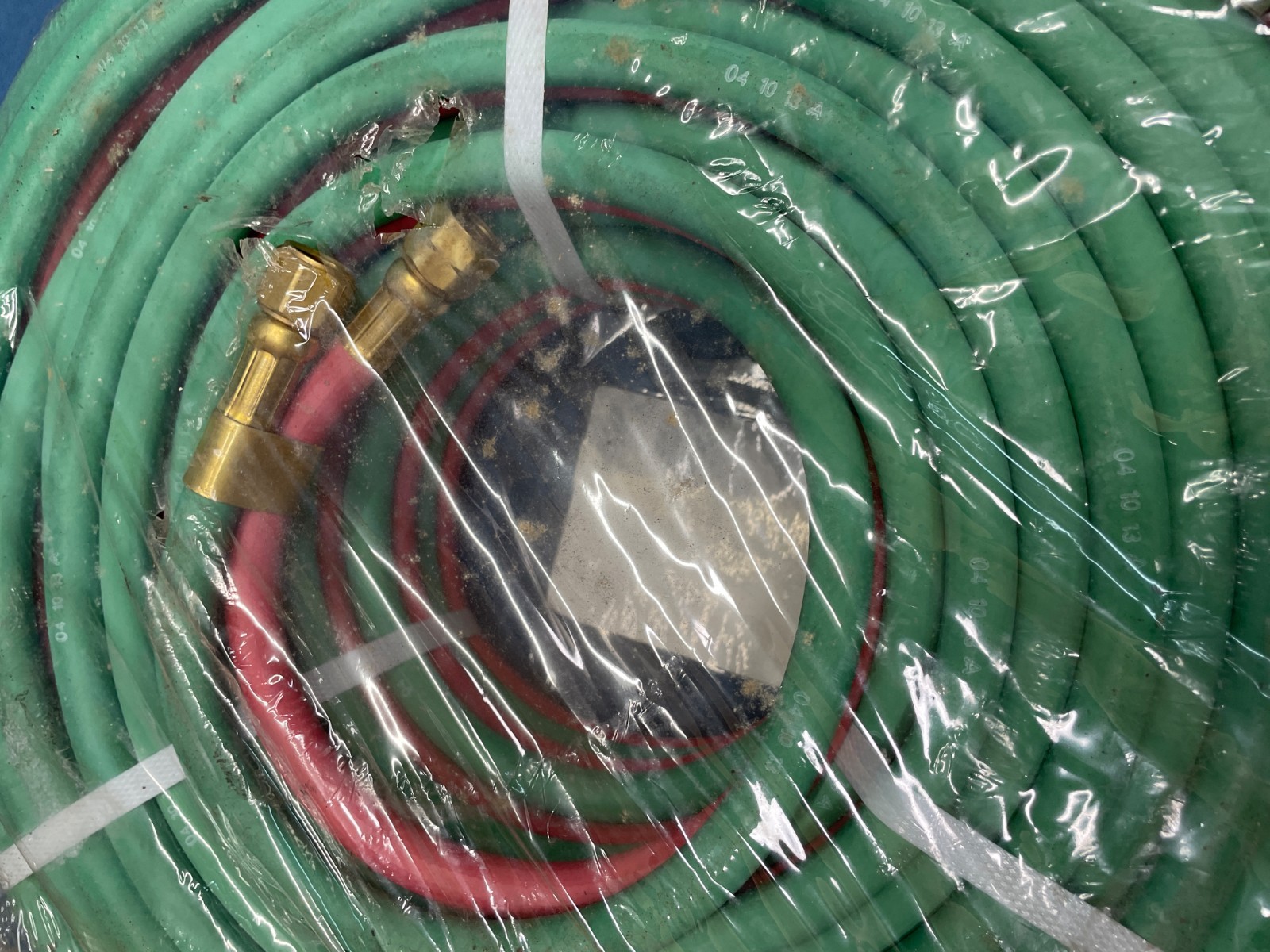 RADNOR™ 1/4" X 100' Red And Green EPDM Rubber Twin Hose With BB Hose Fittings