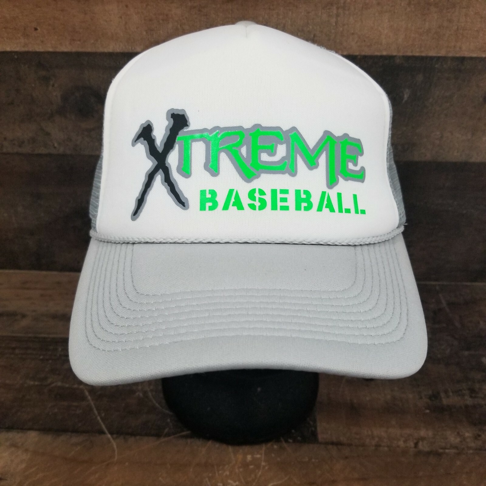 X-Treme Baseball Cap Snapback one size Grey and White Mesh Back