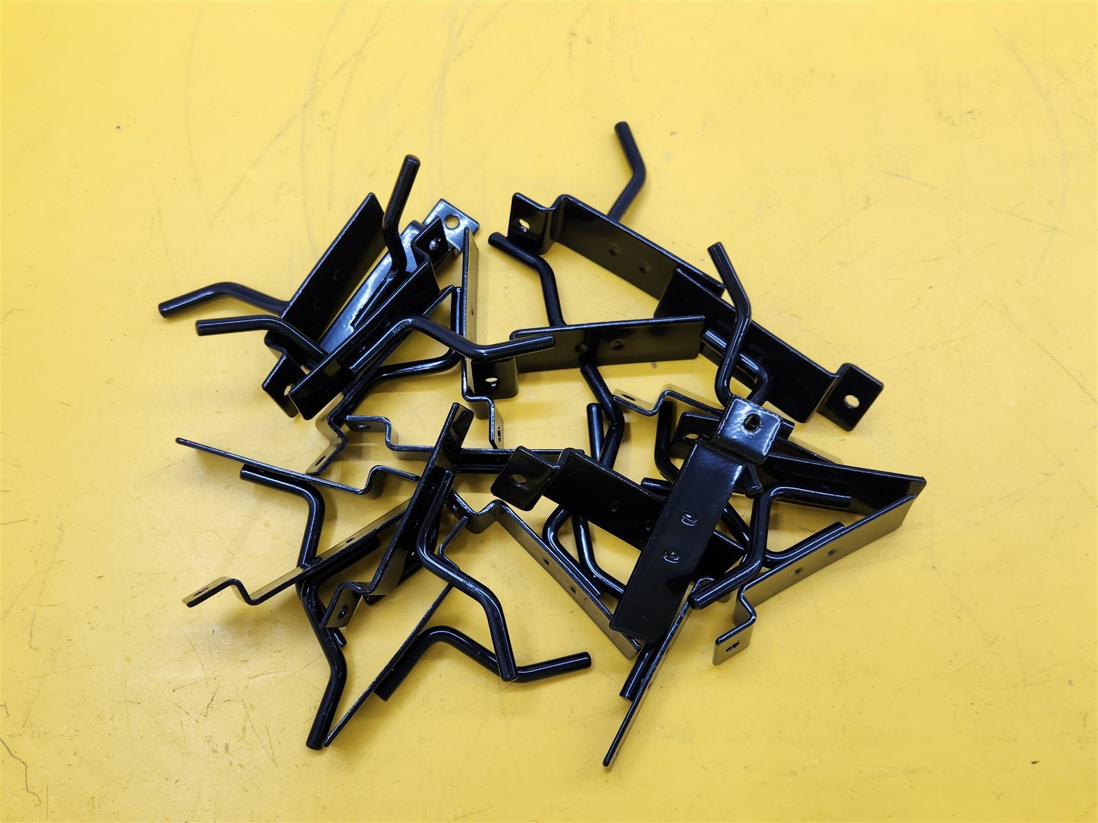 ⭐️⭐️⭐️⭐️⭐️*Lot of 20* Black 2" Heavy Duty Slatwall / Slotwall / Slat Board Hooks