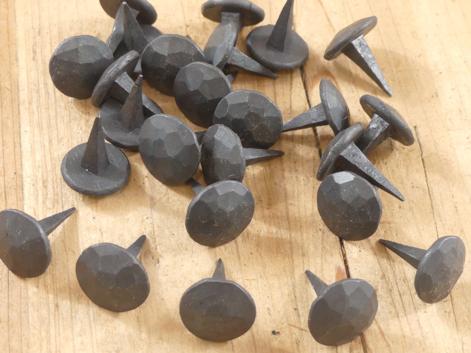 25 Hammered Nails Clavos Pegs Hand Forged Medieval Tacks 1" Round