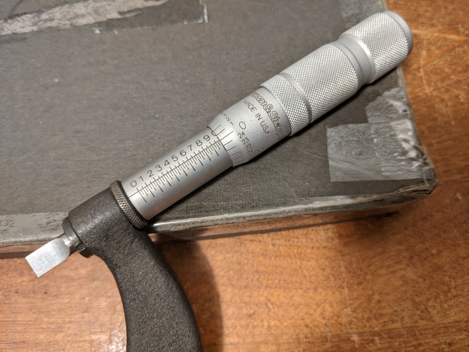 BROWN & SHARPE 1-2 Inch BLADE MICROMETER w/ BOX