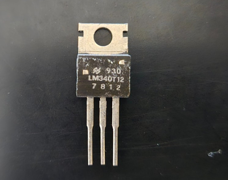 1pc LM340T-12 Positive Voltage Regulator 12 Volt T0220 NSC National Semiconducto