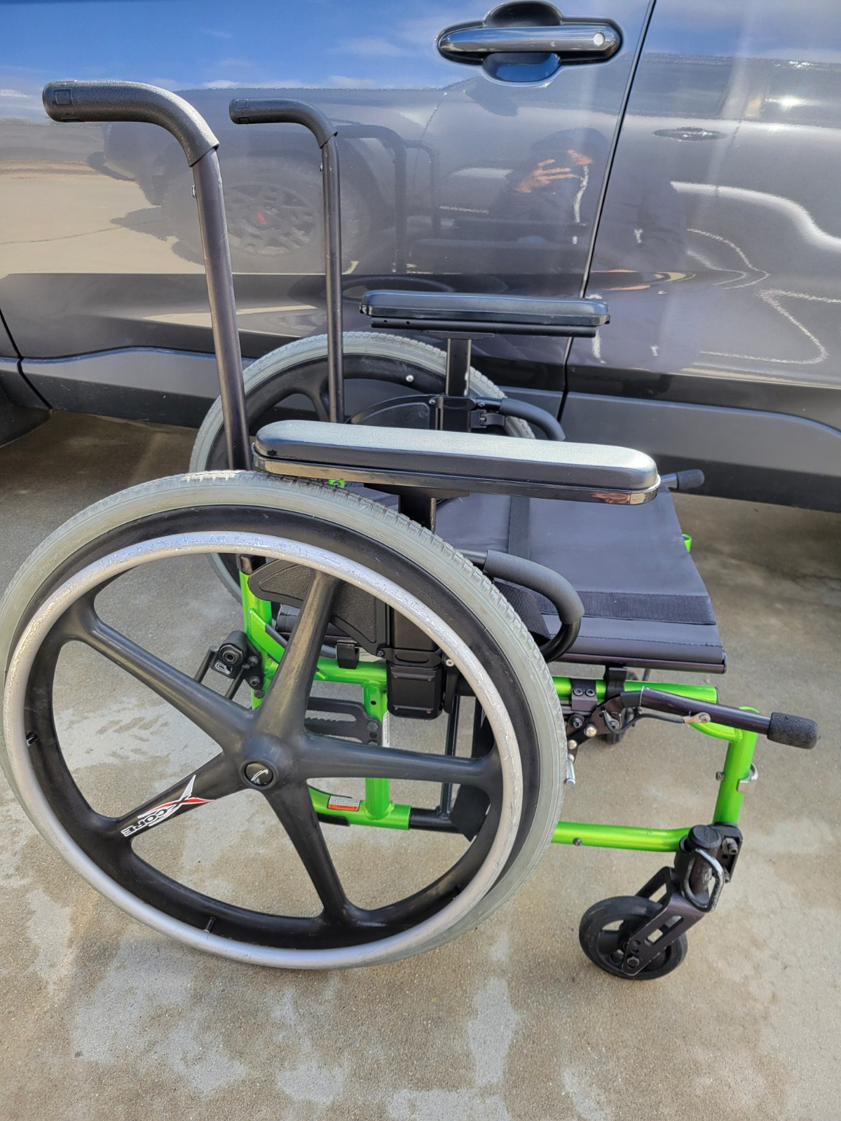 UPGRADED - Quickie 2 Folding Wheelchair 18" x 18" Used 18"x18" Toxic Green Color