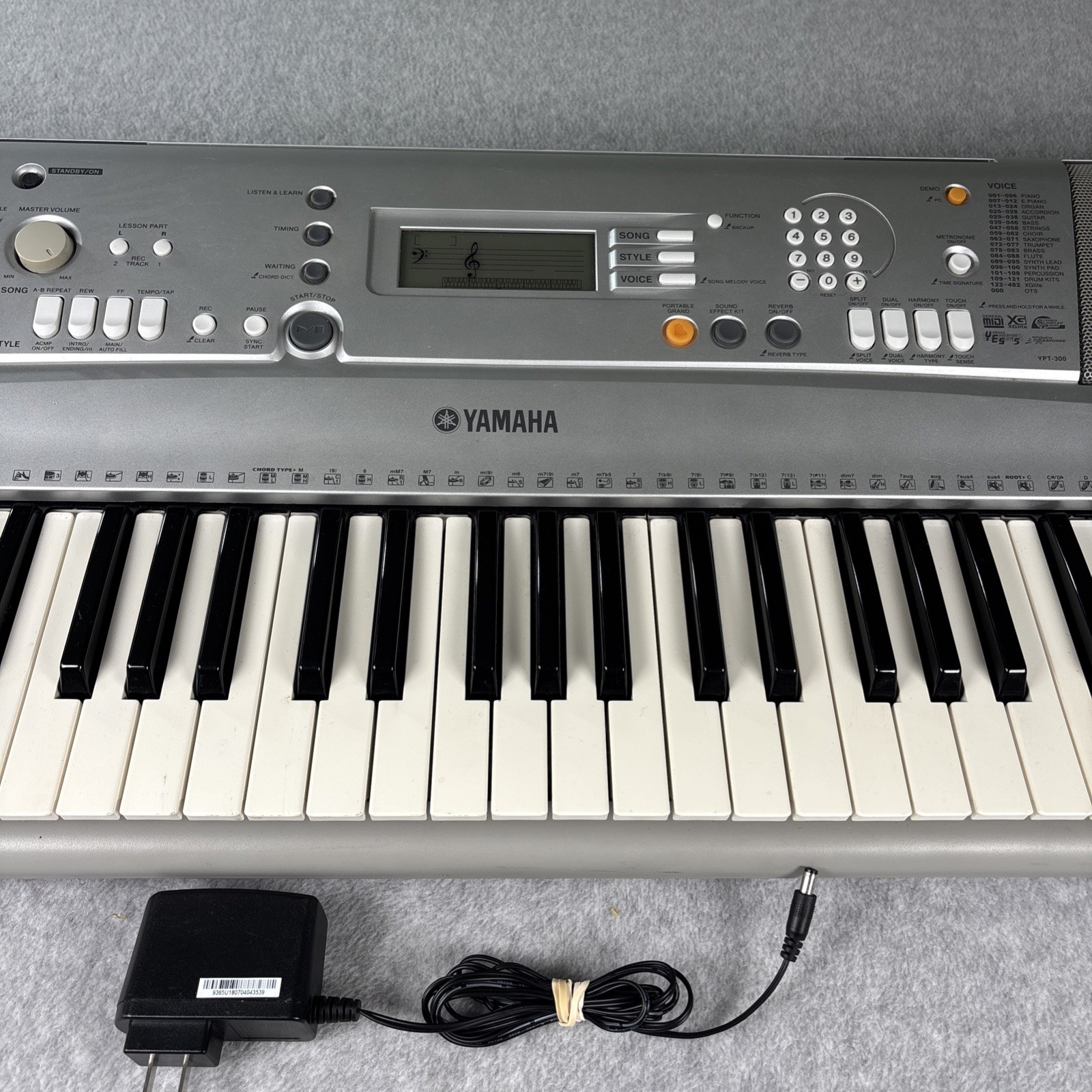 Yamaha YPT-300 61-Key Electronic Keyboard - Tested