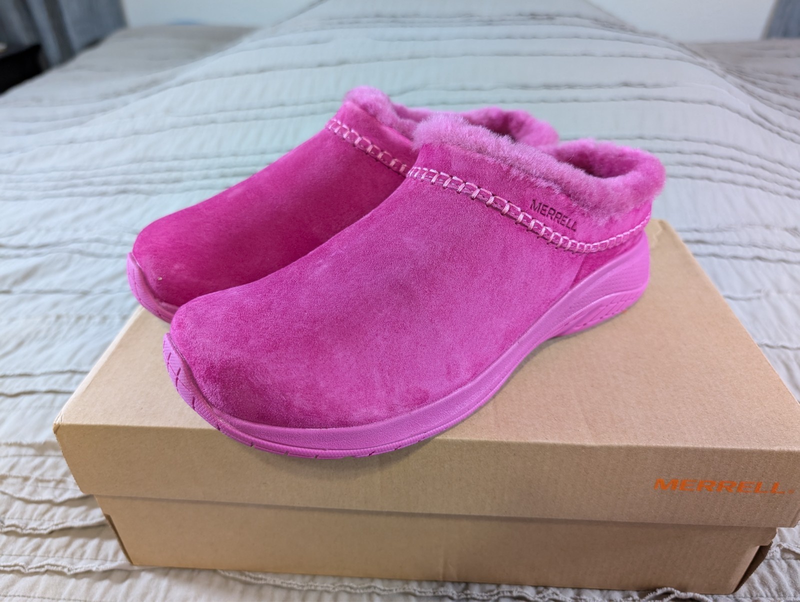 Merrell Encore Ice 5 Womens Sz 8.5 US Fuchsia Pink Suede Sheepskin Shoes SlipOn