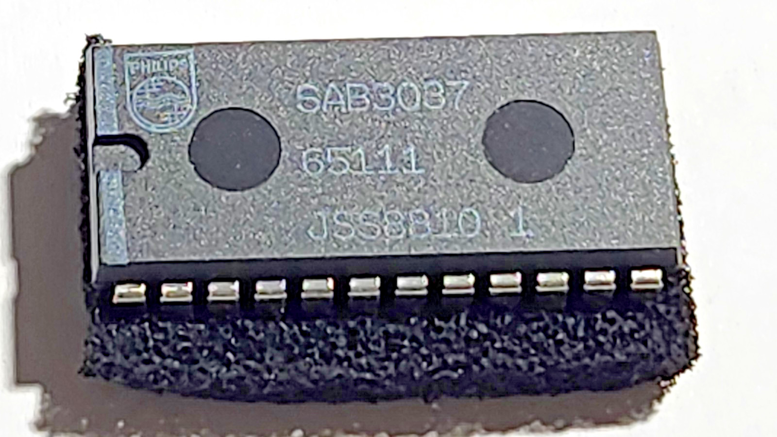 PHILIPS IC SAB3037 DIP-24 USED IN VARIOUS APPLICATIONS