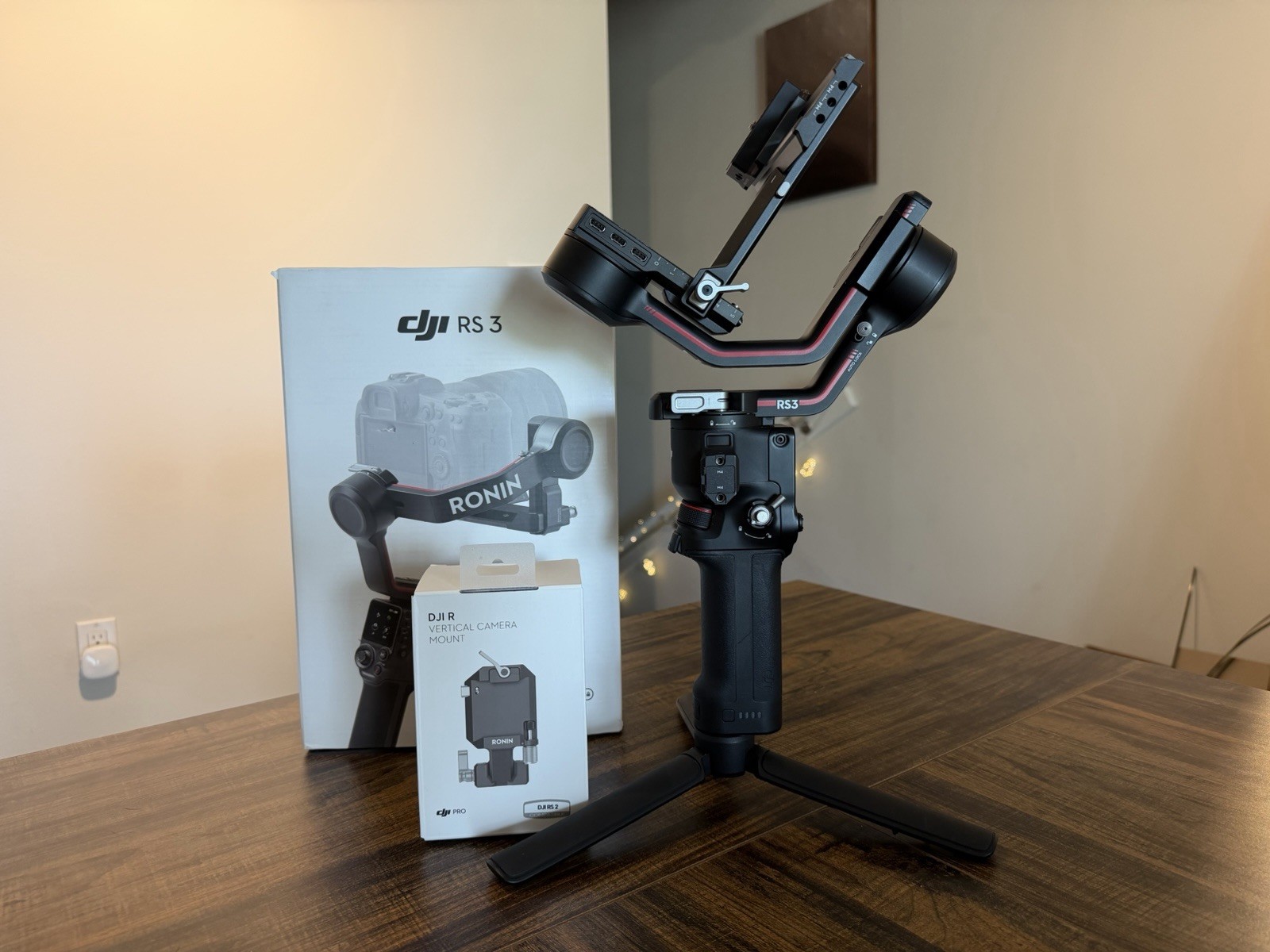 DJI RS 3 3-Axis Gimbal Stabilizer w/DJI Vertical R Mount Excellent Condition