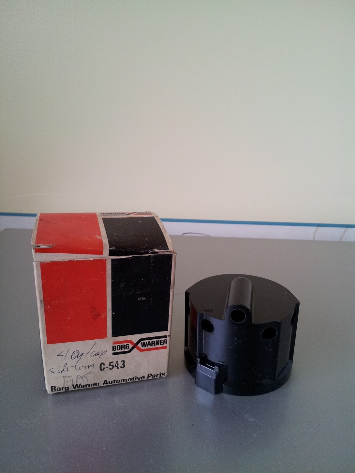 BORG WARNER DISTRIBUTOR CAP C-543