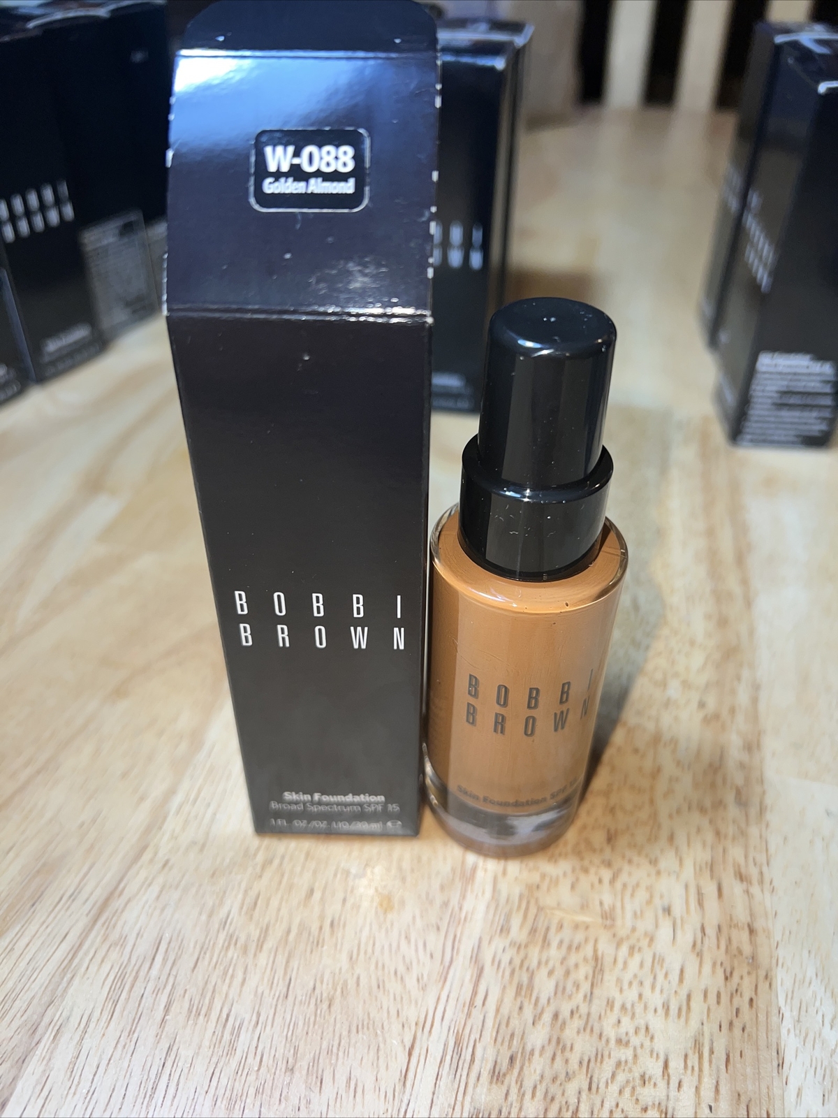 BOBBI BROWN W-088 Golden Almond SKIN LONG-WEAR WEIGHTLESS FOUNDATION