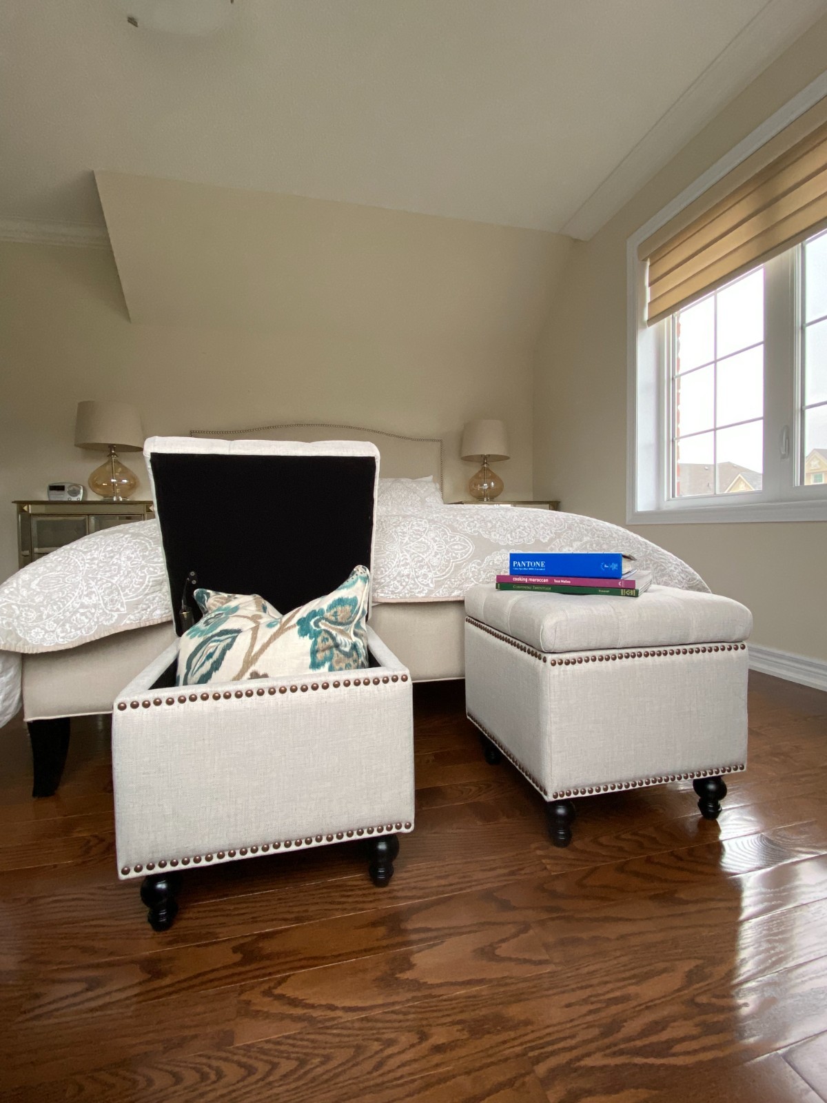 SEAT4U 17" Beckenham Cube Storage Ottoman in Off-White Fabric