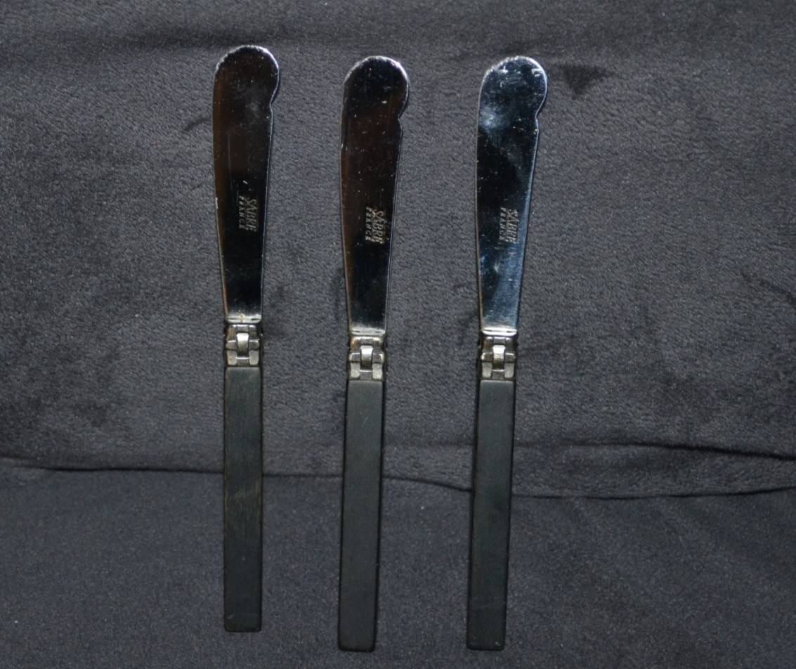 3 Sabre from France table  knifes!