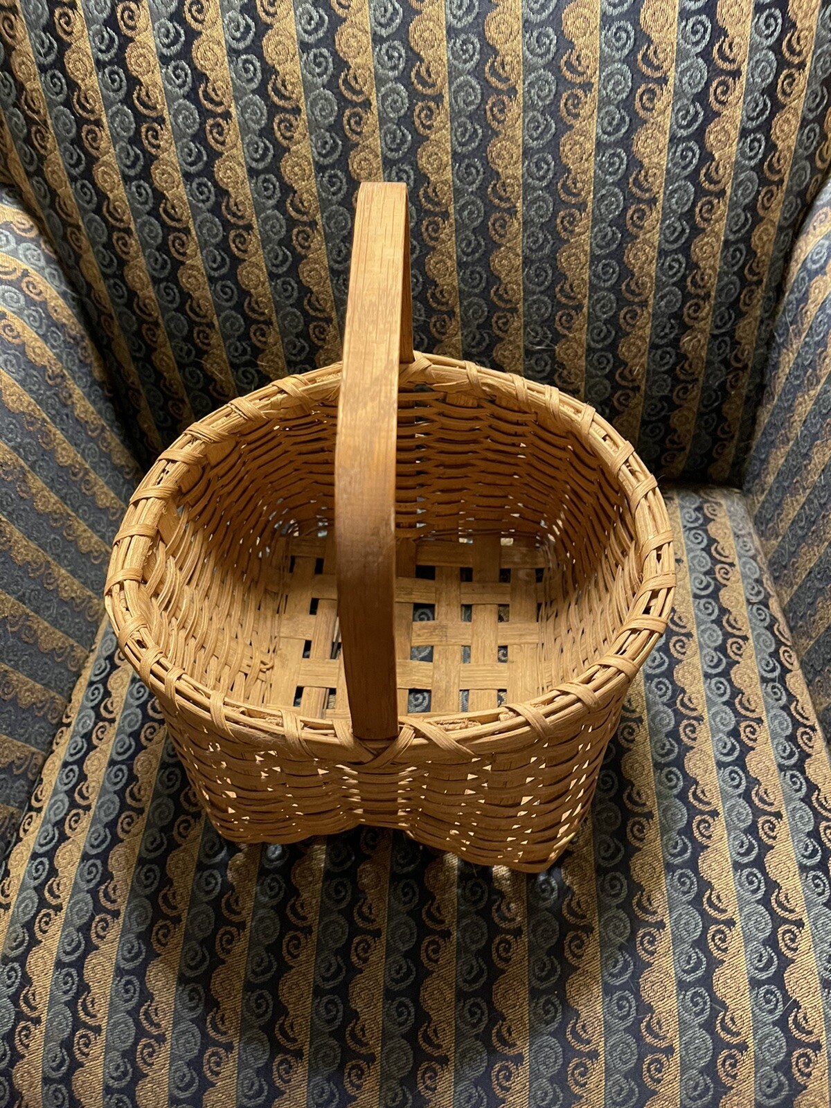 Basket 9” 11” by 12” Natural Woven Very good condition shipping included