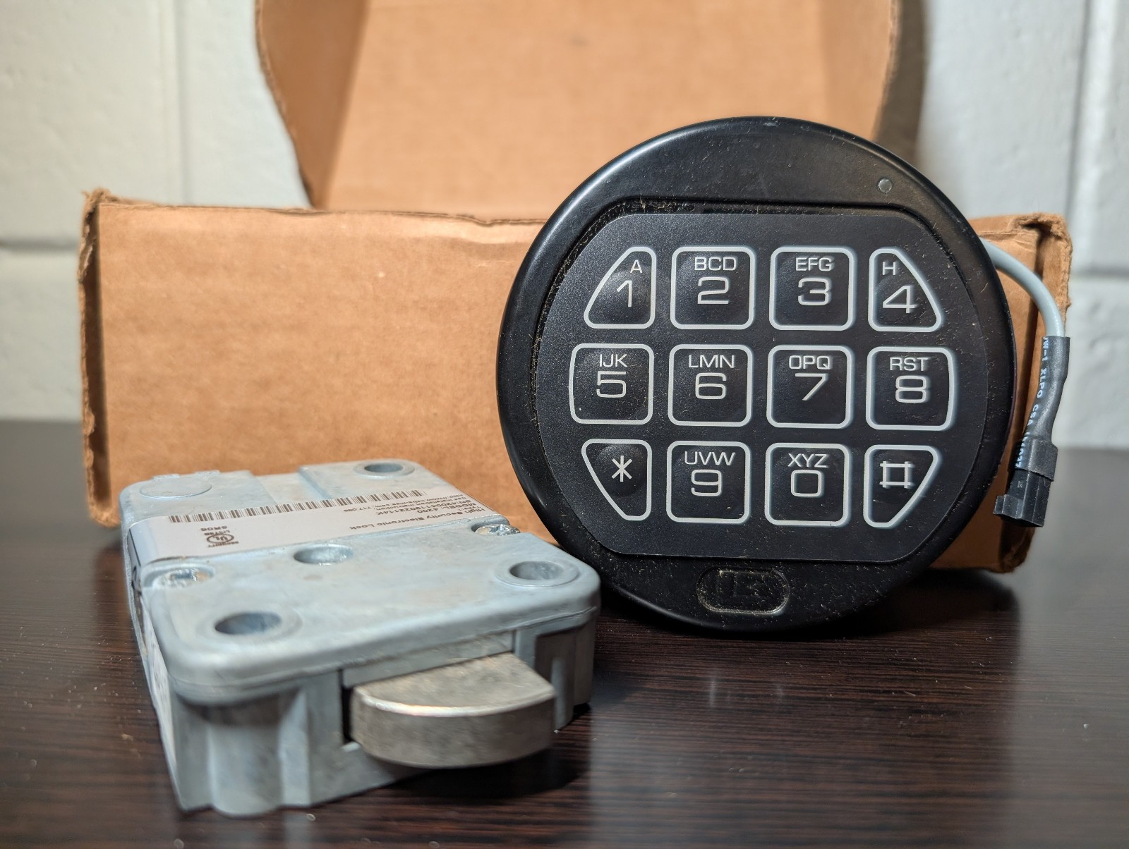 La Guard swing bolt safe lock -024