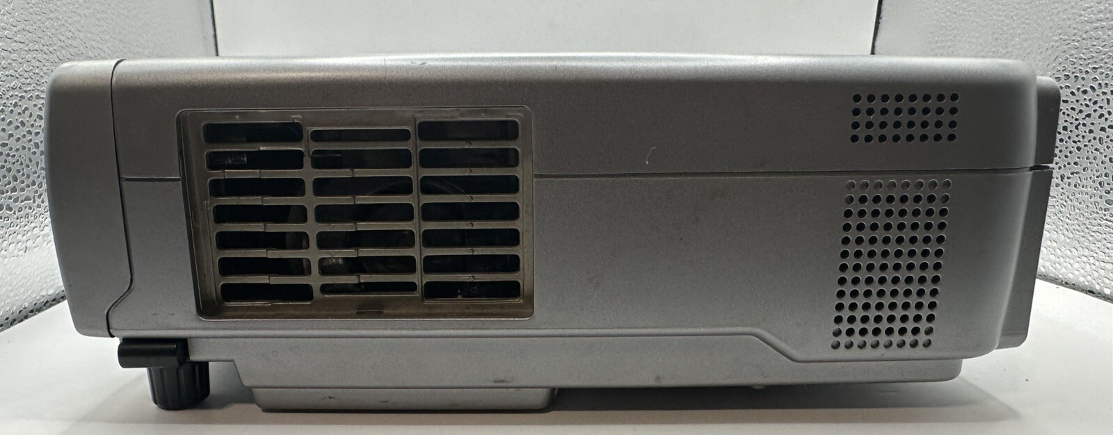 Hitachi XGA Multimedia Mobile LCD Projector ED-X3280 Tested!