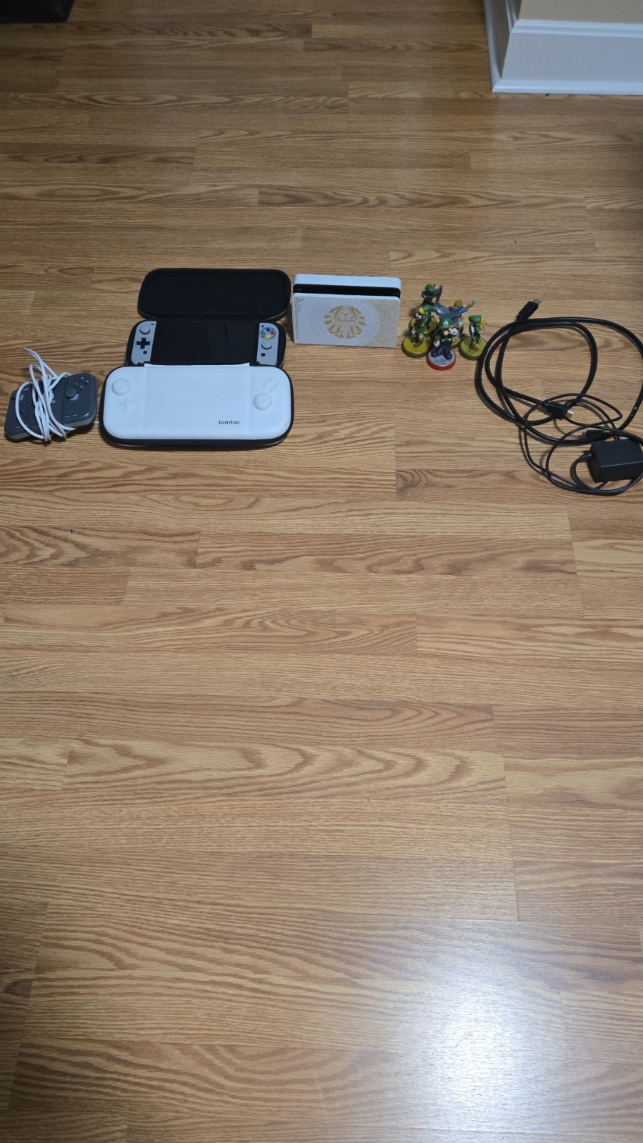 Nintendo Switch Bundle w/ tomtoc Case, Dock, Charger/Cables, Kirby Game