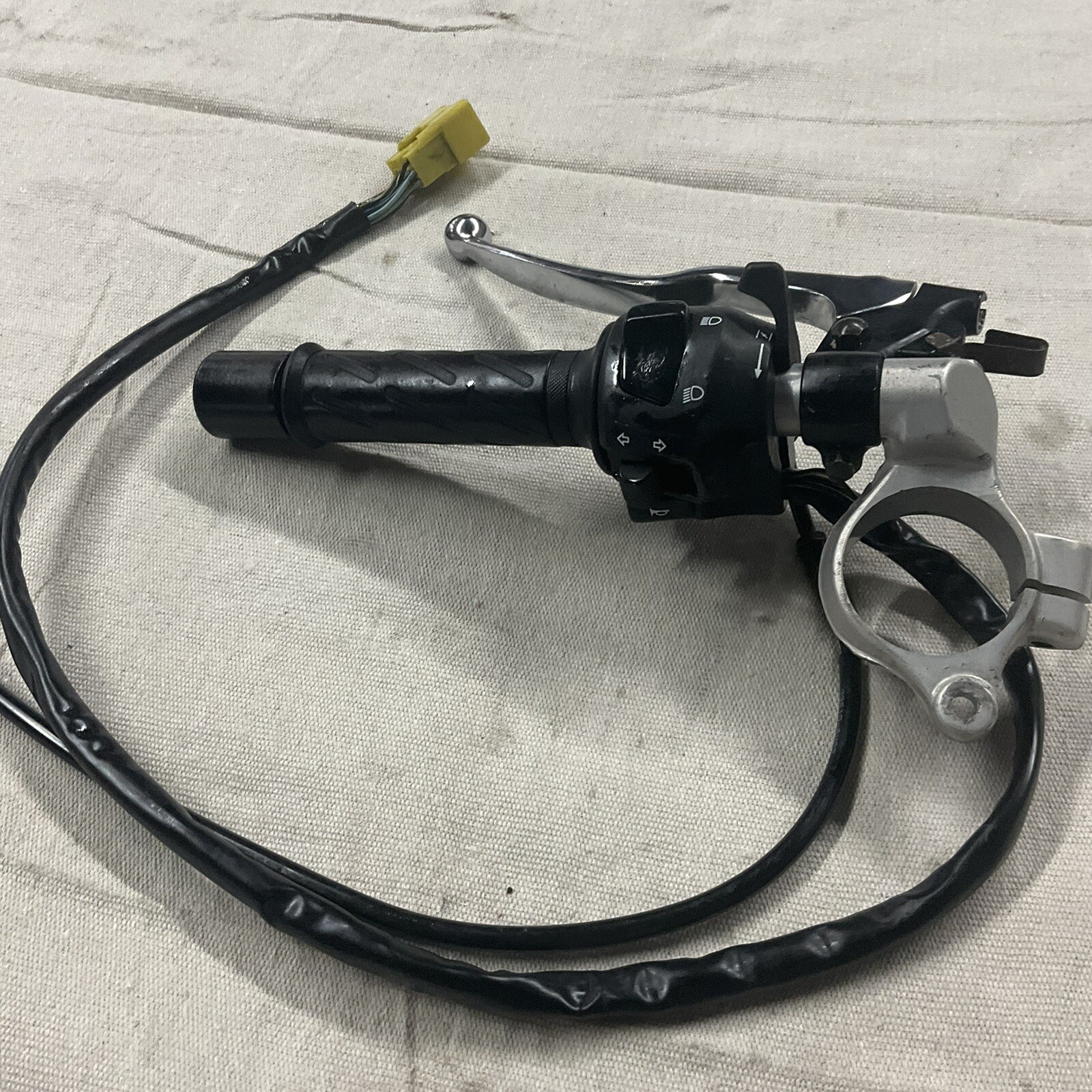 1999 96-99 Suzuki GSXR 600 GSXR750 Left Handlebar Switch Clutch Perch Lever OEM